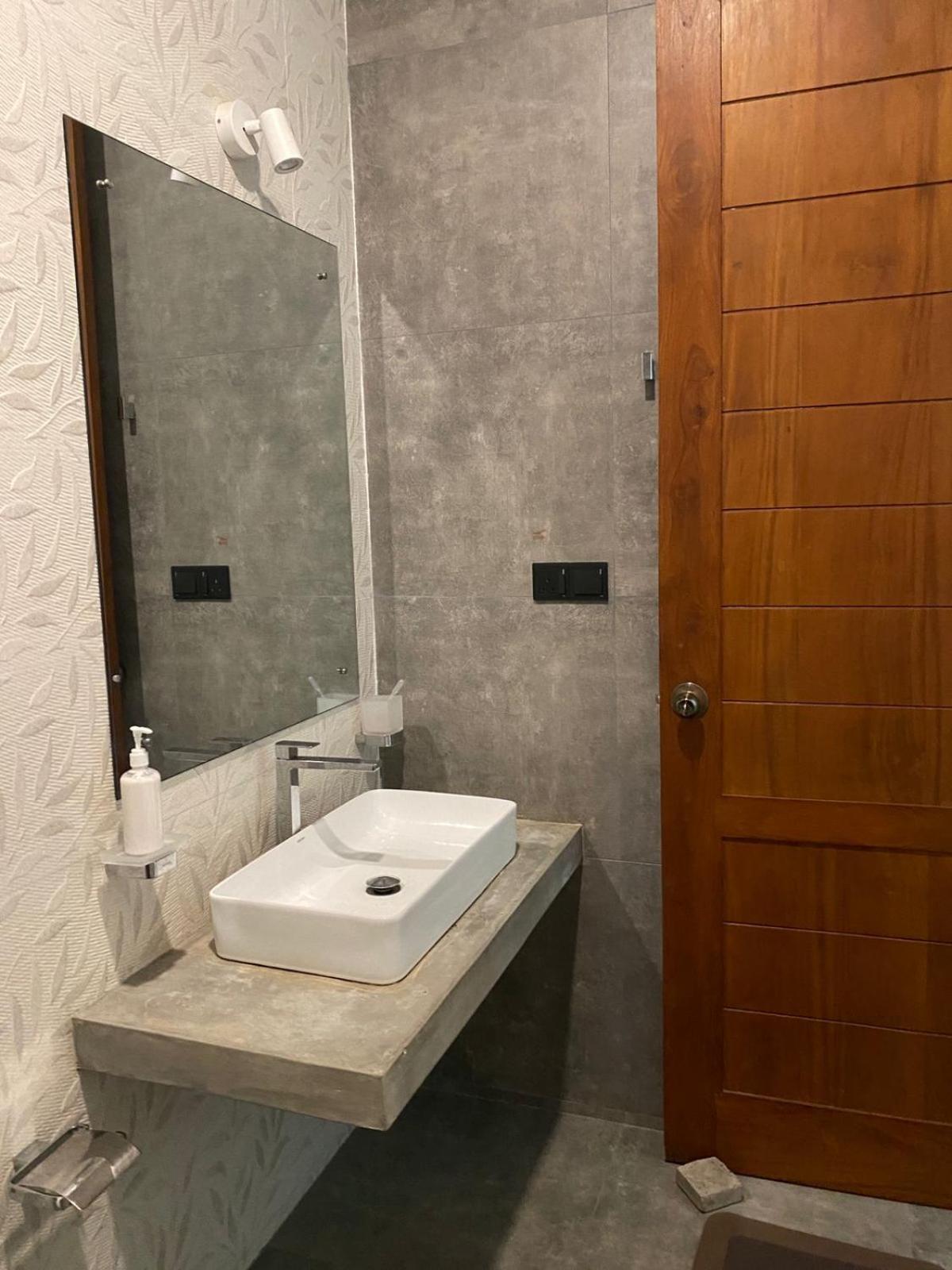 Lush Ayu Villa Ja-Ela Buitenkant foto